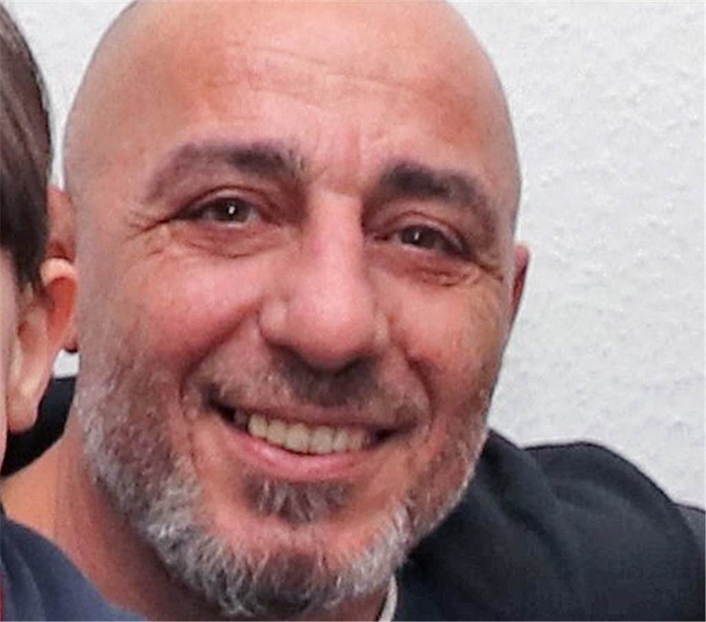 Familie mit fünf Kindern findet Wohnung mit mehr Platz – und sagt „Danke“ Abdulkader Ismail (47) freut sich darüber, dass die Familie jetzt eine etwas größere Wohnung gefunden hat. Er sagt: "Danke an alle, die geholfen haben."