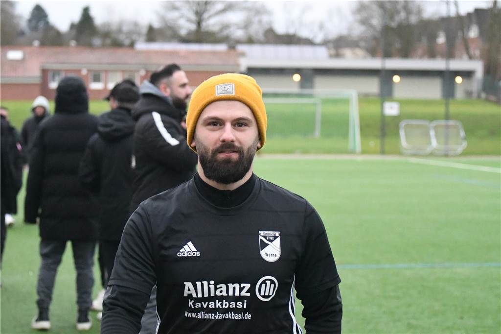 Abdullah Sahin guckt in die Kamera. 