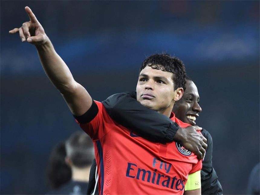 Trotz Rot für Ibrahimovic: Paris bei Chelsea weiter Aber am Ende jubelt überraschend Paris! Thiago Silva erzielt per Kopf den 2:2 Endstand. Foto: Facundo Arrizabalaga