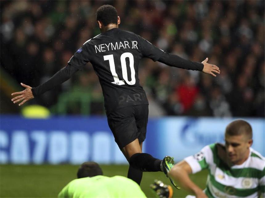 Abgedreht: PSG-Superstar Neymar (M) bejubelt seinen Treffer bei Celtic Glasgow. Foto: Scott Heppell