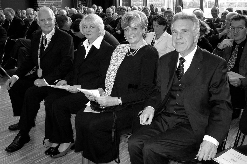 „Wir haben unseren Vater mit der ganzen Stadt geteilt“ Engelbert Sundermann und sein Nachfolger Helmut Könning mit Ehefrauen