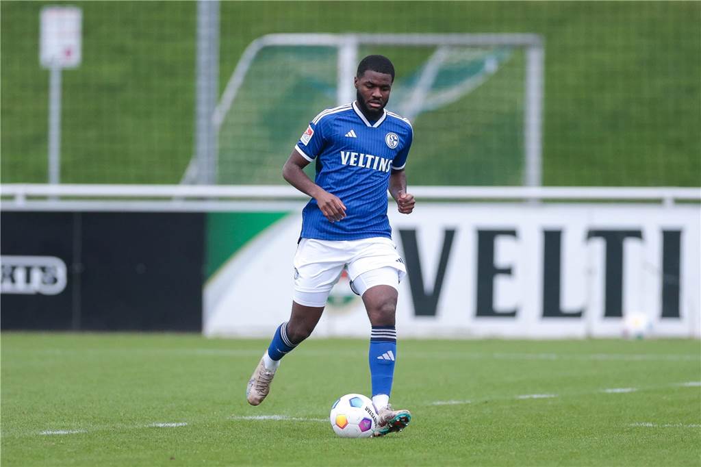 Diese zehn Spieler verlassen Schalkes U23 16.11.2023, Fussball, Saison 2023/2024, 2. Bundesliga, Testspiel FC Schalke 04 - Patro Eisden Maasmechelen, Verthomy Boboy (FC Schalke 04), Foto: RHR-FOTO