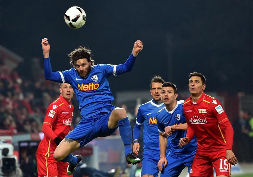 VfL: Hoogland bleibt bis 2019, Netto steigt aus Abwehrspieler Tim Hoogland (am Ball) hat seinen Vertrag an der Castroper Straße bis 2019 verlängert.