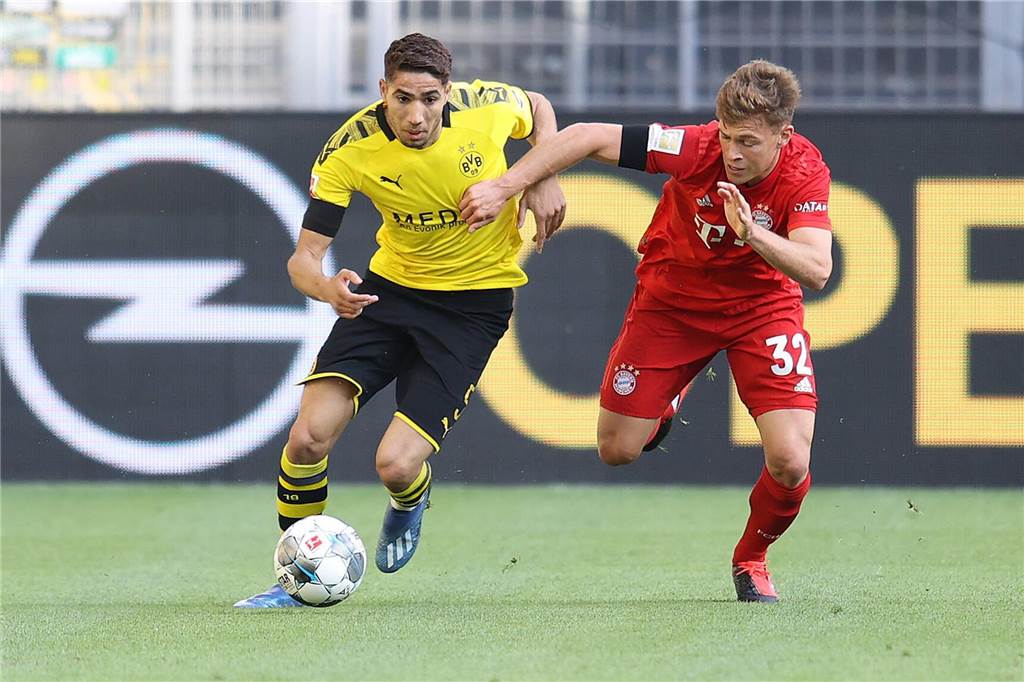 Achraf Hakimi im Zweikampf mit Joshua Kimmich.