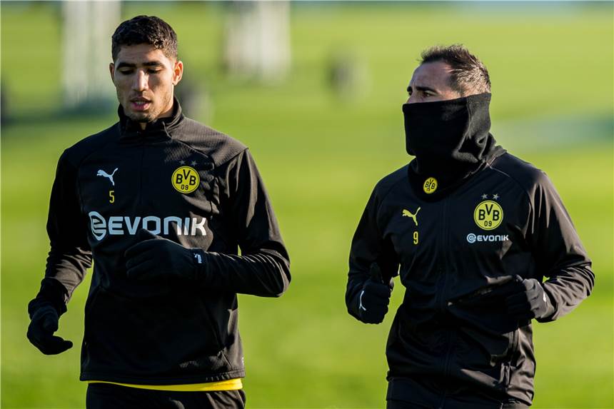 Hakimi macht sich für Alcacer-Verbleib beim BVB stark Achraf Hakimi (l.) hofft auf einen Verbleib von Paco Alcacer beim BVB.