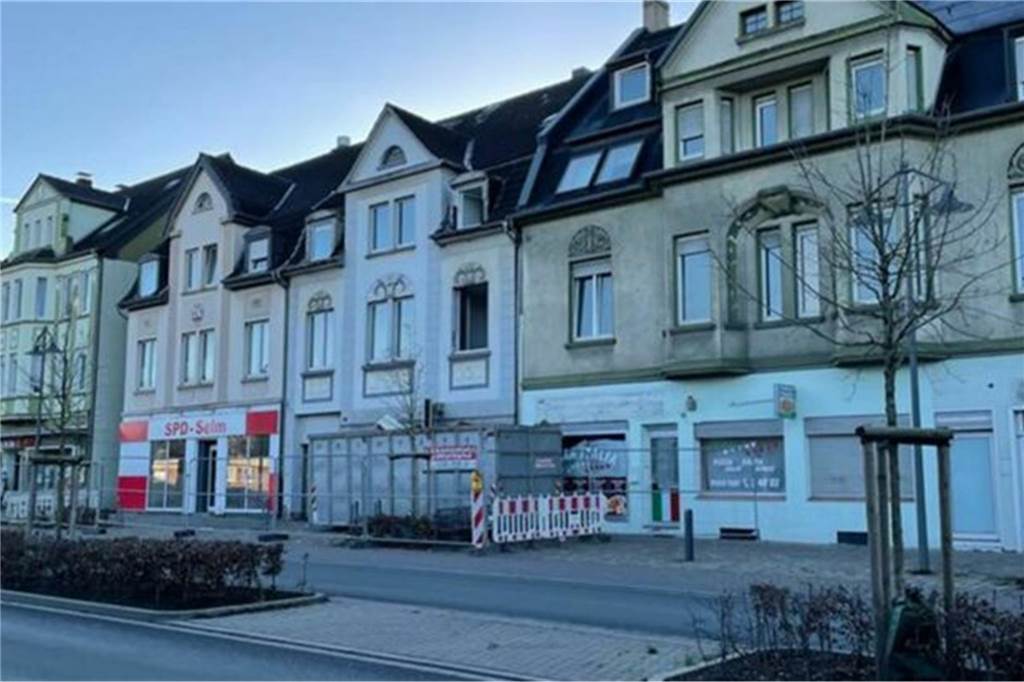Alternative Pläne für die Selmer Kreisstraße: Angehender Architekt hat nachhaltige Ideen Acht Häuser an der Selmer Kreisstraße sollen abgerissen werden. Neubauten sollen diese dann ersetzen – dort sollen der dm, Netto und Wohnungen Platz finden.