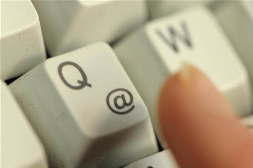Outlook-Termine mit Bedacht weiterleiten Achtung: Wer bei Outlook Termin-Einladungen einfach weiterleitet, sollte sich darüber im Klaren sein, dass der ursprüngliche Absender dies erfährt. Foto: Jan-Philipp Strobel