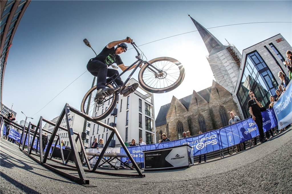 DEW21 E-BIKE Festival: E-Mobilität in Dortmund erleben! Fahrrad-Stunt beim E-Bike Festival Dortmund