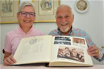 Adele Maria und Dieter Böhmer sind stolz auf ihre Bildersammlung über die Schützengilde Haltern.
