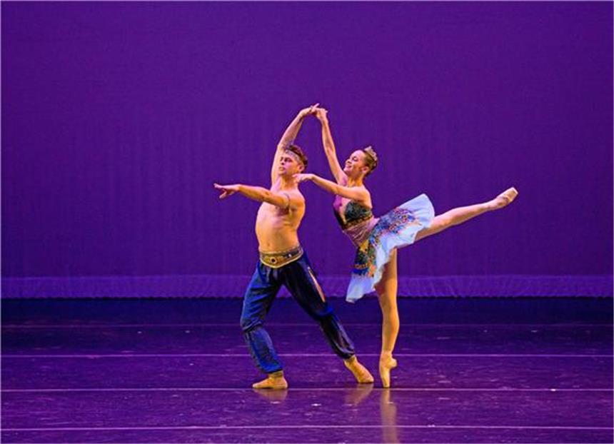 25. Ballettgala in Dortmund präsentierte junge Weltstars Adiarys Almeida und Taras Domitro in „Wunderland“ von Edwaard Liang