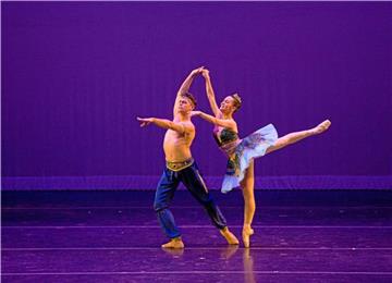 Adiarys Almeida und Taras Domitro in „Wunderland“ von Edwaard Liang