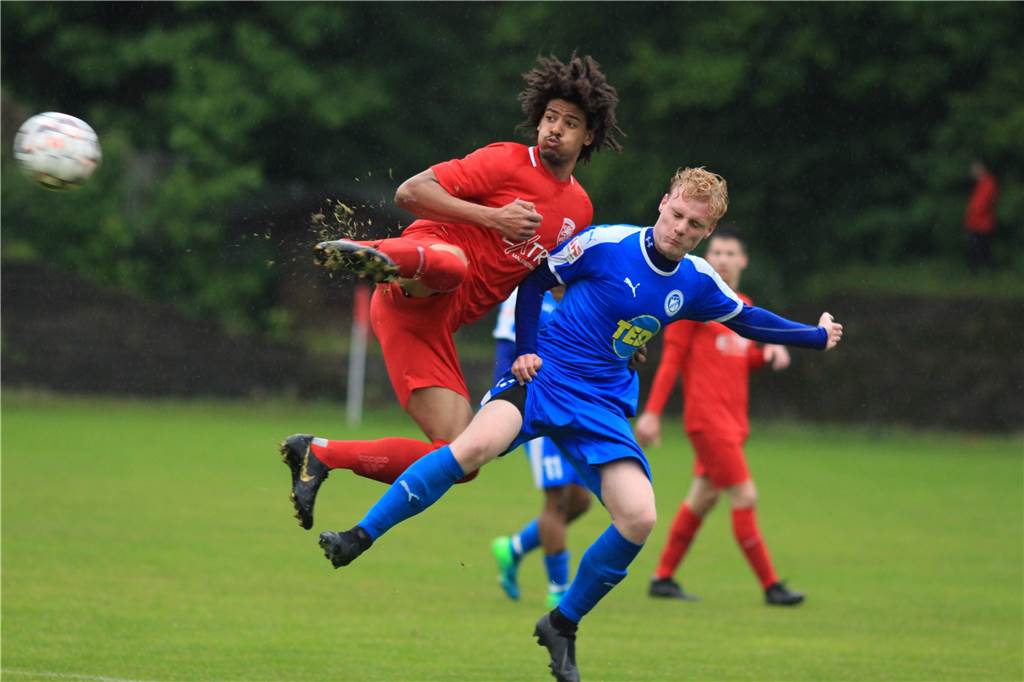 Ex-Lüner geht zu Traditionsverein, der vor kurzem Pleite gegangen ist Adjany Ibeme (l.) spielt künftig bei der SG Wattenscheid 09.