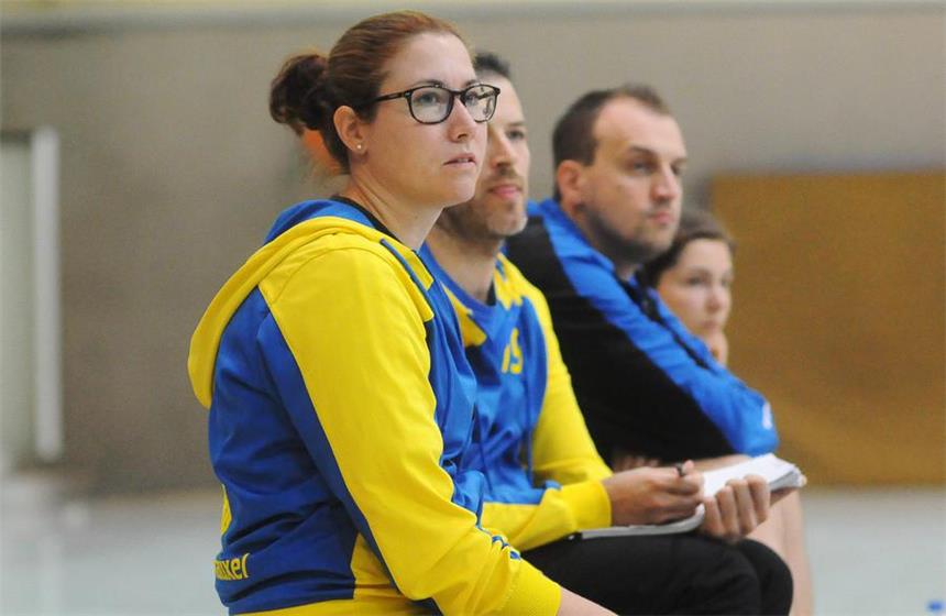 Trainerin Antje Menzel: „So macht unser Spiel Spaß“ Adler-Trainerin Antje Menzel (Foto links) steht mit ihrem Team seit Samstag an der Regionalliga-Spitze.
