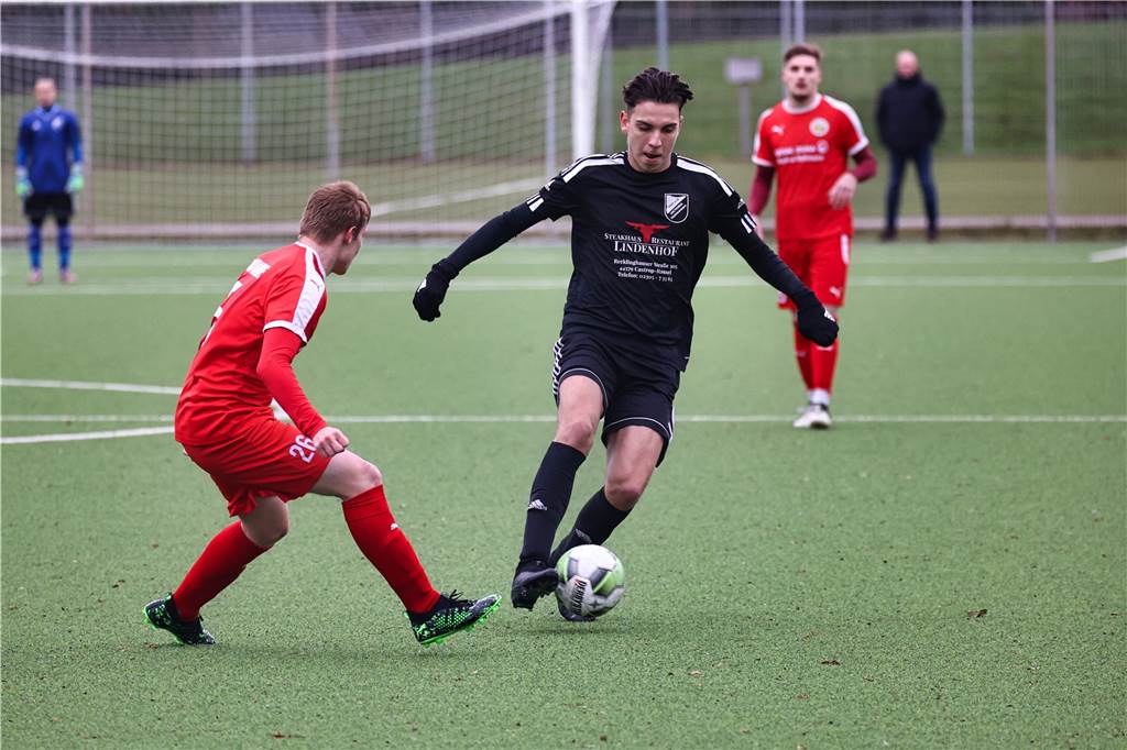 VfB Waltrop: Auch Neuzugang Nummer acht kommt aus Castrop-Rauxel Adnan Fazlic (am Ball) ist in der nächsten Saison beim VfB Waltrop ein weiterer Rückkehrer aus Castrop-Rauxel. Aktuell spielt er für Victoria Habinghorst.