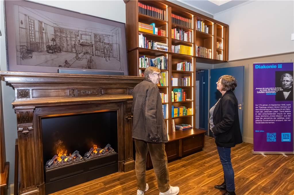 Adolf Winkelmann und Christiane Schaefer-Winkelmann haben sich für die Bibliothek im „Wohnzimmer“ des Wichern-Hauses engagiert.