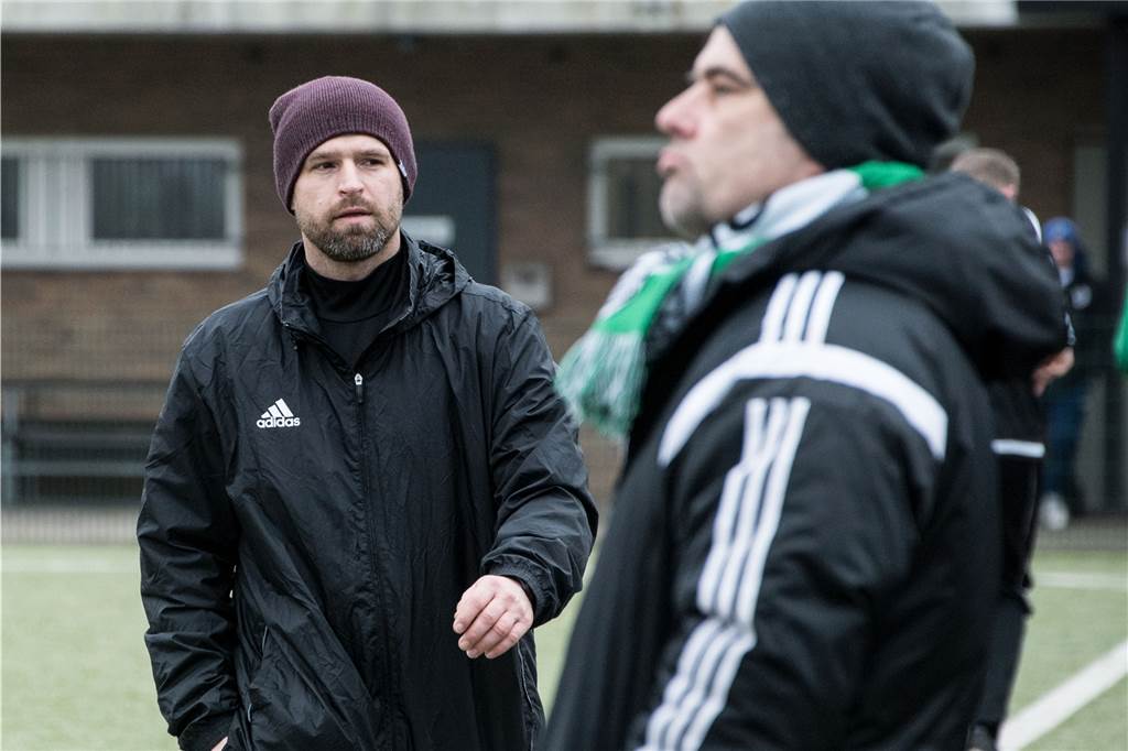 Adrian Cetera ist seit einigen Monaten neuer Co-Trainer des SV Bossendorf - und bekommt nun viel Lob von Spieler Luke Shane Reining.