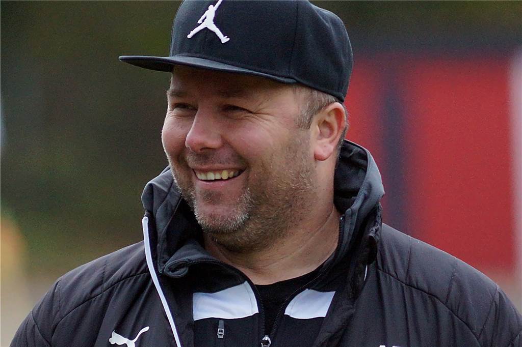 Trainer-Überraschung! SSV Mühlhausen holt Coach − der auch schon beim Rivalen VfR Sölde aktiv war Adrian Ruzok übernimmt ab sofort den Fußball-Bezirksligisten SSV Mühlhausen-Uelzen.