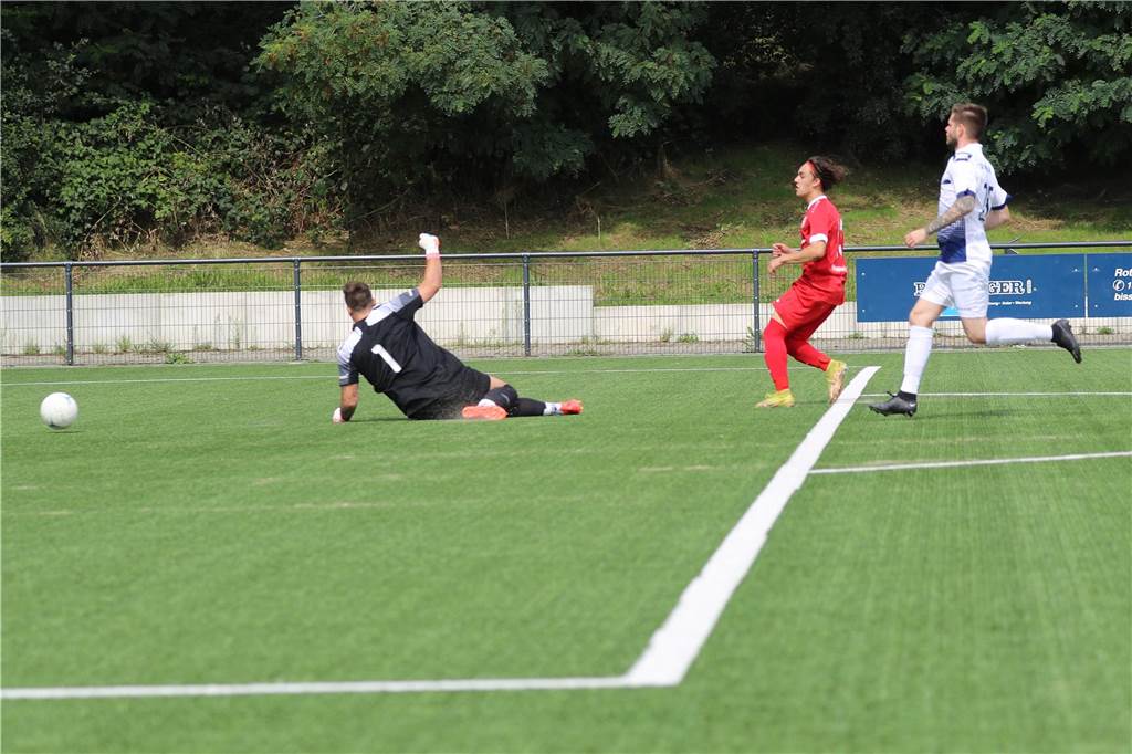 Adrian Weinhold schiebt zum 1:0 für Concordia Flaesheim ein. Die Vorarbeit kam von Thomas Fritzsche - per Kopf.