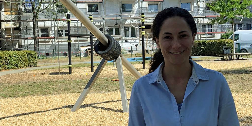 Wenn Brambauer Familien Hilfe brauchen: Lotsin Adriana Ungurianu zeigt Wege auf Adriana Ungurianu ist Sozialarbeiterin und kommt selbst aus Rumänien. Als Lotsin bietet sie in einer Kinderarztpraxis wöchentlich kostenlose Sprechstunden an. Ziel ist es, vor allem rumänische Familien zu erreichen und zu unterstützen.