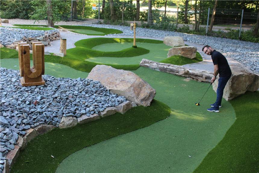 Was tun im Corona-November? In Dortmund ist eine Spaßanlage noch offen Adventure Golf ist auch im Lockdown erlaubt.