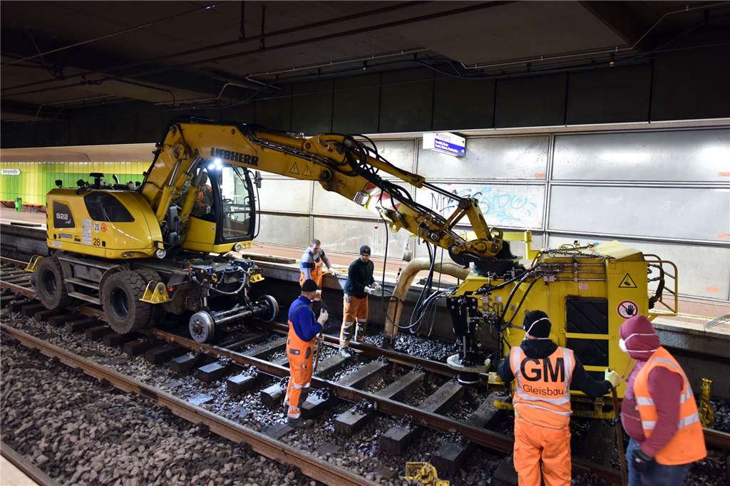 Gleisbau in wichtigem Stadtbahn-Tunnel hat Folgen Bauarbeiten in einem U-Bahn-Tunnel