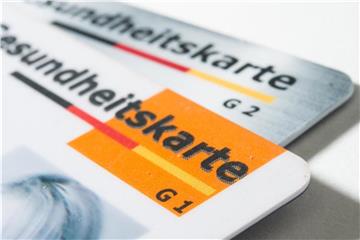 Ältere Gesundheitskarten mit dem Kürzel „G1“ sind oft nicht mehr beim Arzt einlesbar. FOTO: Franziska Gabbert/dpa-tmn