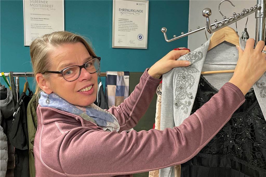 Modewerkstatt von Kerstin Klenner zieht von vorne nach hinten Änderungen, Maßanfertigungen, Aufarbeitungen - Schneidermeisterin Kerstin Klenner bietet in ihrer Modewerkstatt ein breites Spektrum.