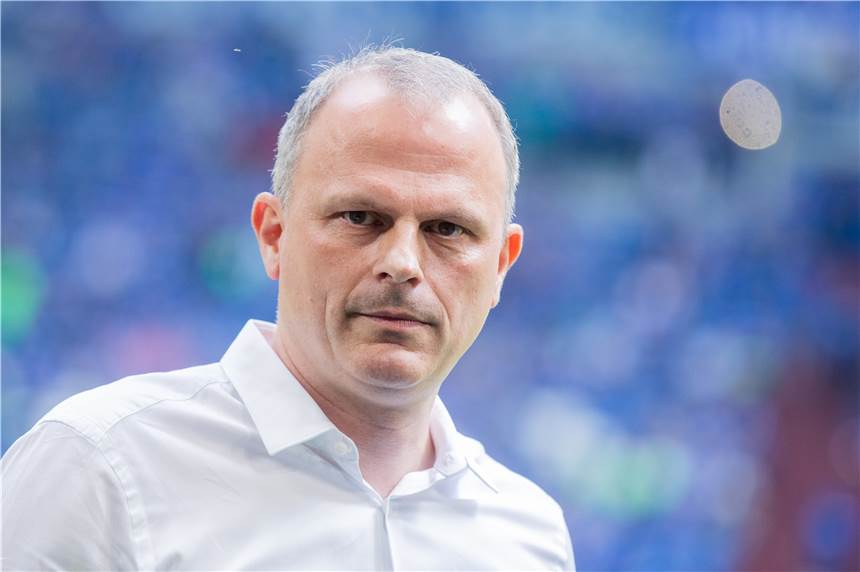 Jochen Schneider: Das sind die Gründe für die Schalke-Krise Ärgert sich über „Nübel-raus“-Rufe: Sportvorstand Jochen Schneider.