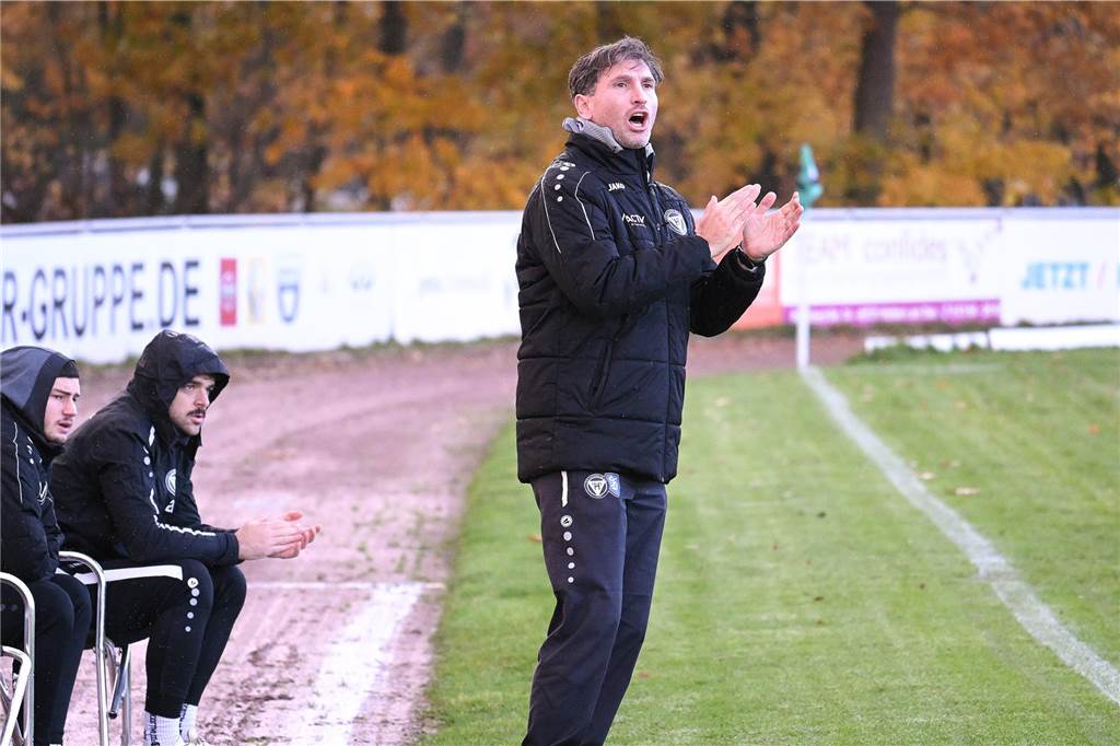 Ärgerte sich hinterher über das nicht gegebene Tor: TuS-Trainer Sebastian Amendt.