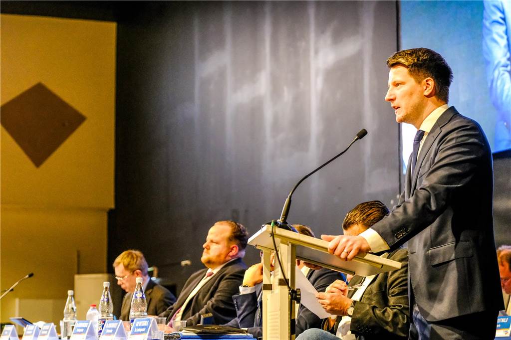 AFD Landesparteitag 2024 in Marl im Eventzentrum an der Gräwenkolkstraße. Der Landesvorsitzende Dr. Martin Vincentz spricht