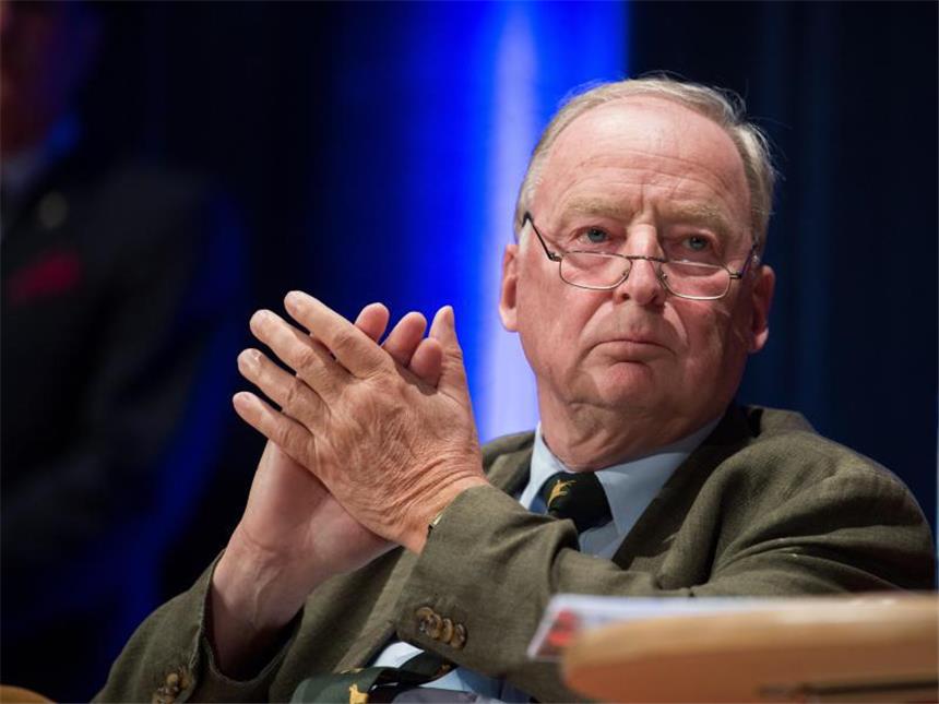 Gauland bleibt bei Lob deutscher Wehrmachtssoldaten AfD-Spitzenkandidat Gauland über die NS-Zeit: "Man muss uns diese zwölf Jahre jetzt nicht mehr vorhalten. Sie betreffen unsere Identität heute nicht mehr". Foto: Sebastian Gollnow