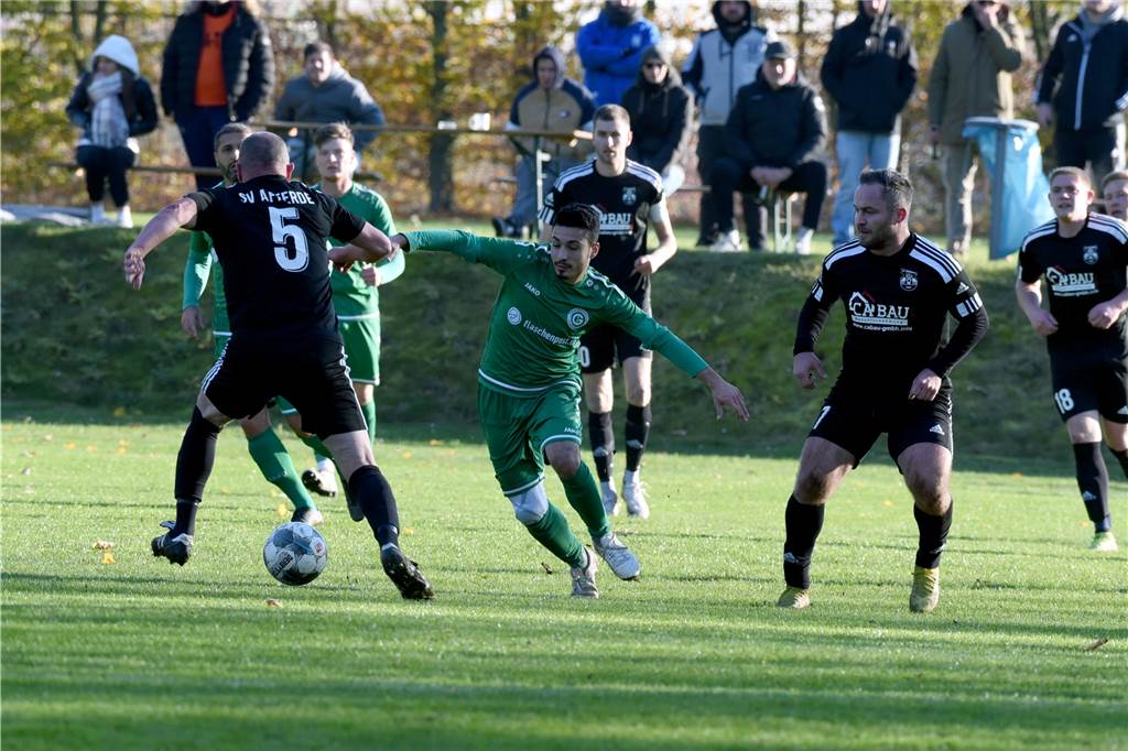 Rücktritts-Hammer bei Westfalia Wickede: Schott schmeißt hin und holt zum Rundumschlag aus Afferdes Marko Schott marschiert hier mit dem Ball los: Für den B-Ligisten will er auch in Zukunft spielen,