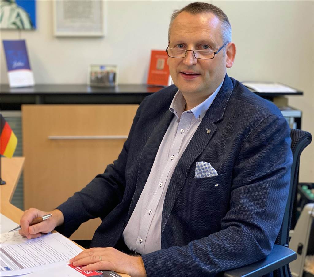 AFG-Schulleiter Marcel Damberg bezweifelt, dass die aktuellen Abordnungen den Lehrermangel nachhaltig beseitigen können.