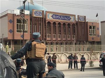 Afghanische Sicherheitskräfte sichern den Tatort in Kabul. Foto: Jawad Jalali