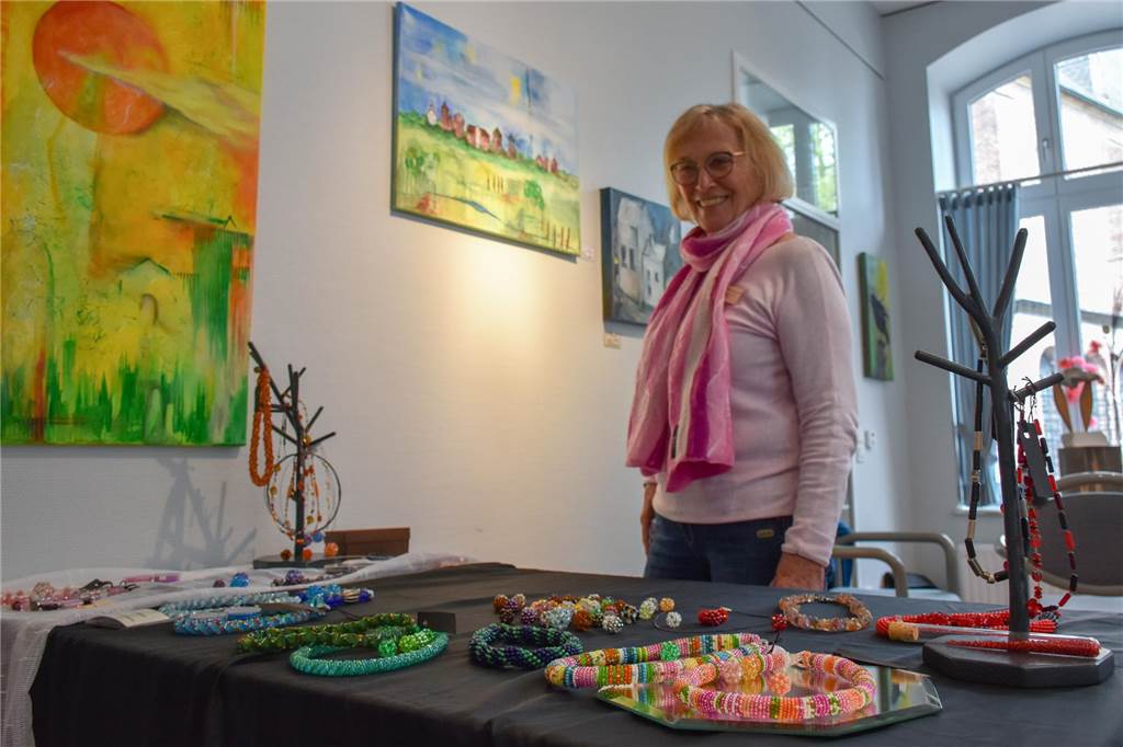 Talente und ihre Werke aus Stoff, Stein und Acryl beleben Haus Wilmers Agnes-Ribbat Schmeing mit ihren Werken