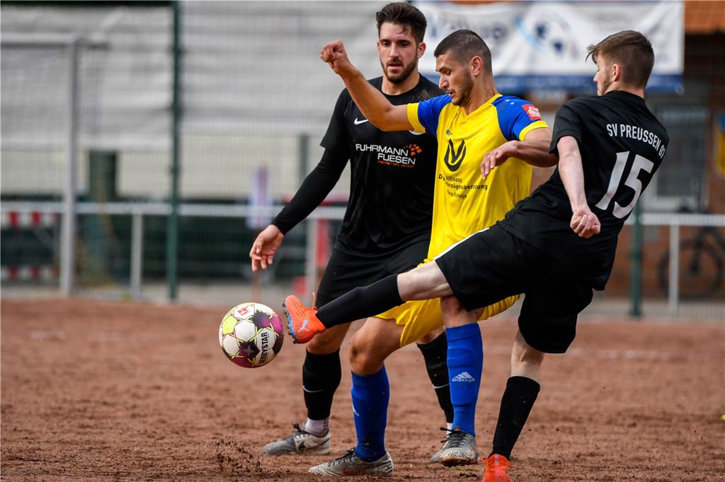 „Herber Verlust“: SG Gahmen verliert Top-Stürmer an Dortmunder Westfalenligisten Ahmed Ersoy (Gelbes Trikot) will sich ab Sommer in der Westfalenliga beim BSV Schüren beweisen.
