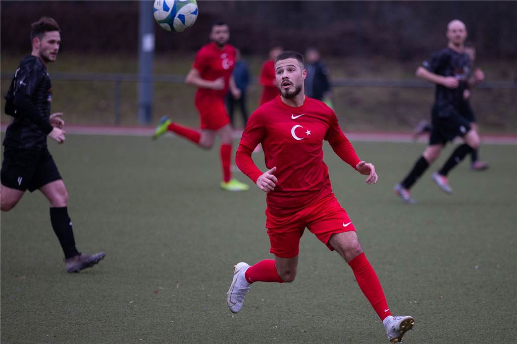 Transfer-Kracher: Königsborner SV schnappt sich trotz Zusage den Top-Spieler des TSC Kamen Ahmet Acar wird am Wochenende zum letzten Mal das Trikot des TSC Kamen überstreifen. Danach schließt er sich dem Königsborner SV an.