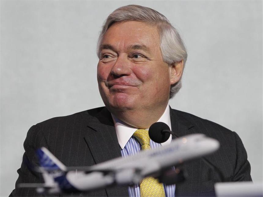 Airbus sieht mehr Bedarf für große Flugzeuge Airbus-Verkaufschef John Leahy: «Sehr starker Wachstumsmarkt». Foto: Guillaume Horcajuelo