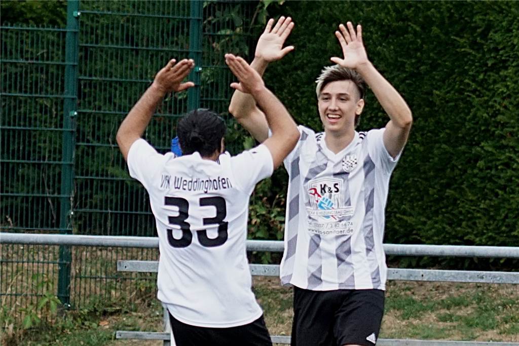 Dortmunder Löwen holen Ajdin Oruc vom VfK Weddinghofen Ajdin Oruc (r.) ist ein begehrter Spieler. Der Kicker des VfK Weddinghofen hat sich nun für einen Wechsel zu den Brackeler Löwen entschieden.
