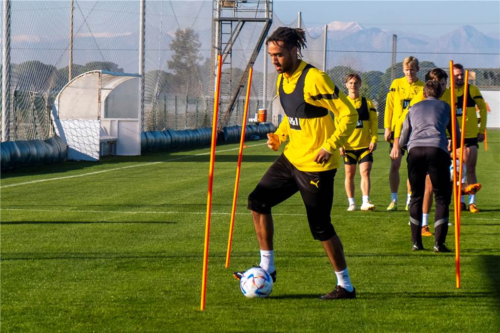 BVB-U23-Neuzugang Cyrill Akono : „Das erwarte ich auch selbst von mir“ Cyrill Akono am Ball.