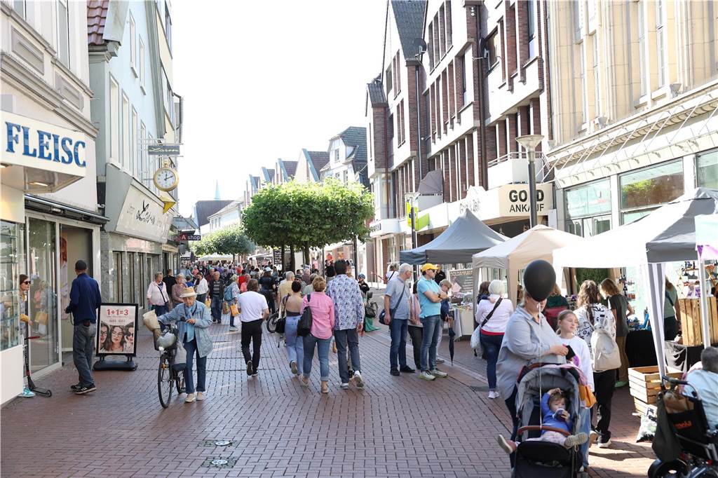 Rückschläge durch Geschäftsschließungen: Stadt kündigt neue Läden an Handwerkermarkt in Lünen