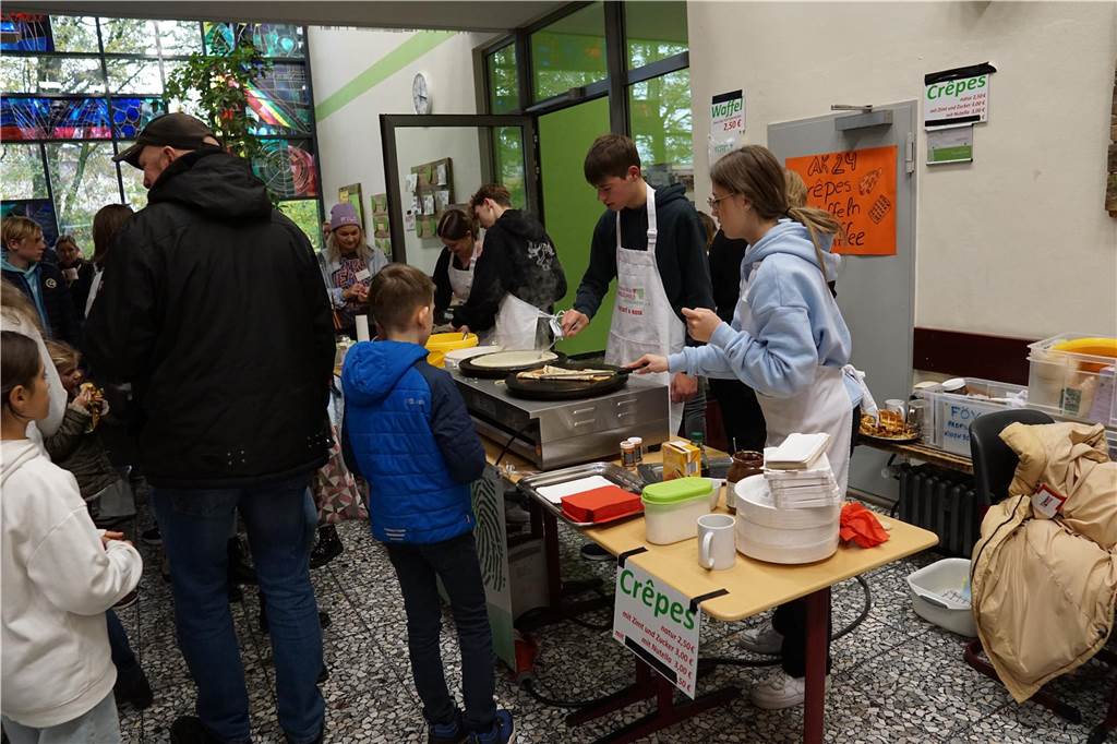 Aktive und ehemalige Schüler, das Lehrerkollegium und der Förderverein gaben einen kleinen Einblick in den Schulalltag an der Profilschule Ascheberg.