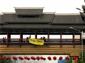 Aktivisten protestieren in Peking für ein freies Tibet.