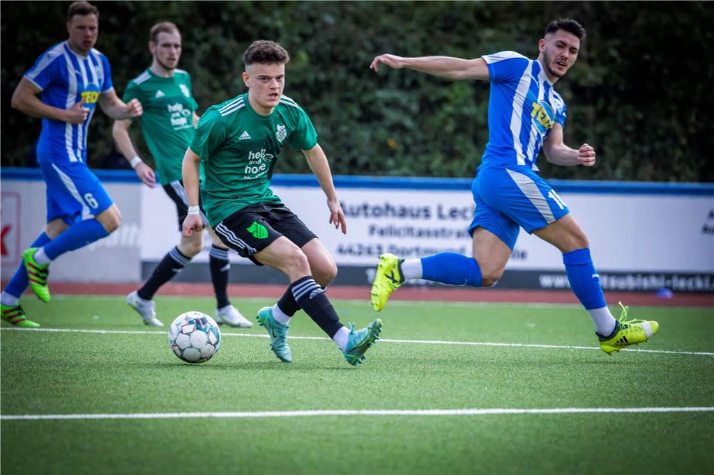 Brünninghausen gegen Schüren: Sechs Tore, Rote Karte nach Ringkampf und keiner ist glücklich Aktivposten im Schürener Spiel: Nikolaos Simeonidis (l.).