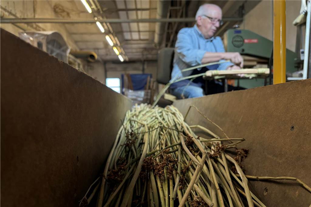Altes Handwerk lebt durch ihn: Alstätter hat Traum seit er zehn ist Willy Rotherm Stuhlflechter Alstätte altes Handwerk