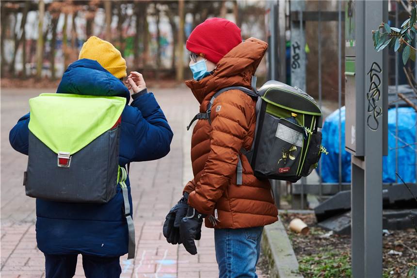 Maskenpflicht an Schulen: NRW-SPD gegen Ende Anfang April Aktuell müssen Schüler in den Schulen Masken tragen. Das soll nach dem Willen der Kultusministerkonferenz der Länder im April enden.