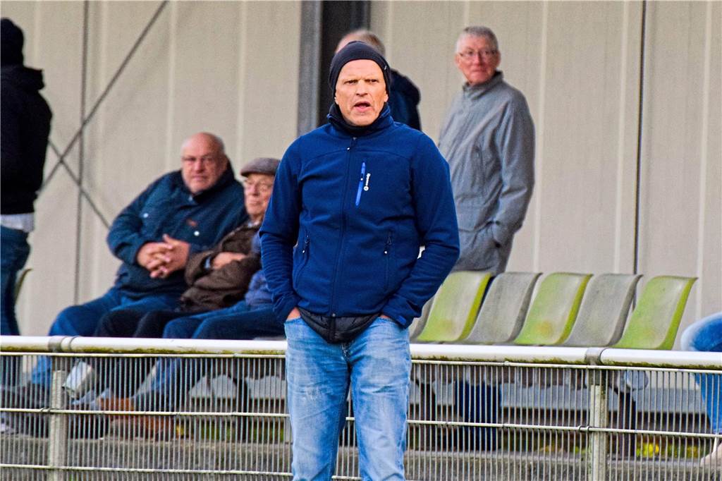SuS Olfen stellt neuen Trainer vor - bei einem Ligakonkurrenten ist er eine Legende Aktuell trainiert Josef Ovelhey noch den SV Hochlar.