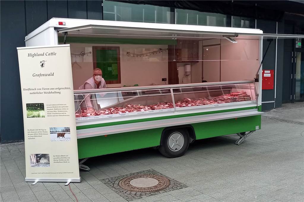 Grafenwälder züchtet Hochlandrinder und verkauft Fleisch auf dem Markt Aktuell verkauft Claus Stratmann zum ersten Mal Fleisch seiner Tiere auf dem Bottroper Wochenmarkt.