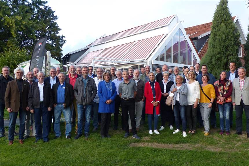 Umbau des ehemaligen Landhaus Keller verzögert sich Aktuelle und bereits ausgeschiedene Mitglieder des Raesfelder Rats besuchten das ehemalige Landhaus Keller, das derzeit umgebaut wird.