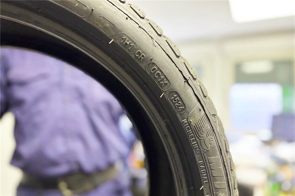 Neue Regel für Winterreifen sorgt für Panik bei Ahausern Herstellungsnummer Reifen in Bezug auf neues Winterreifengesetz